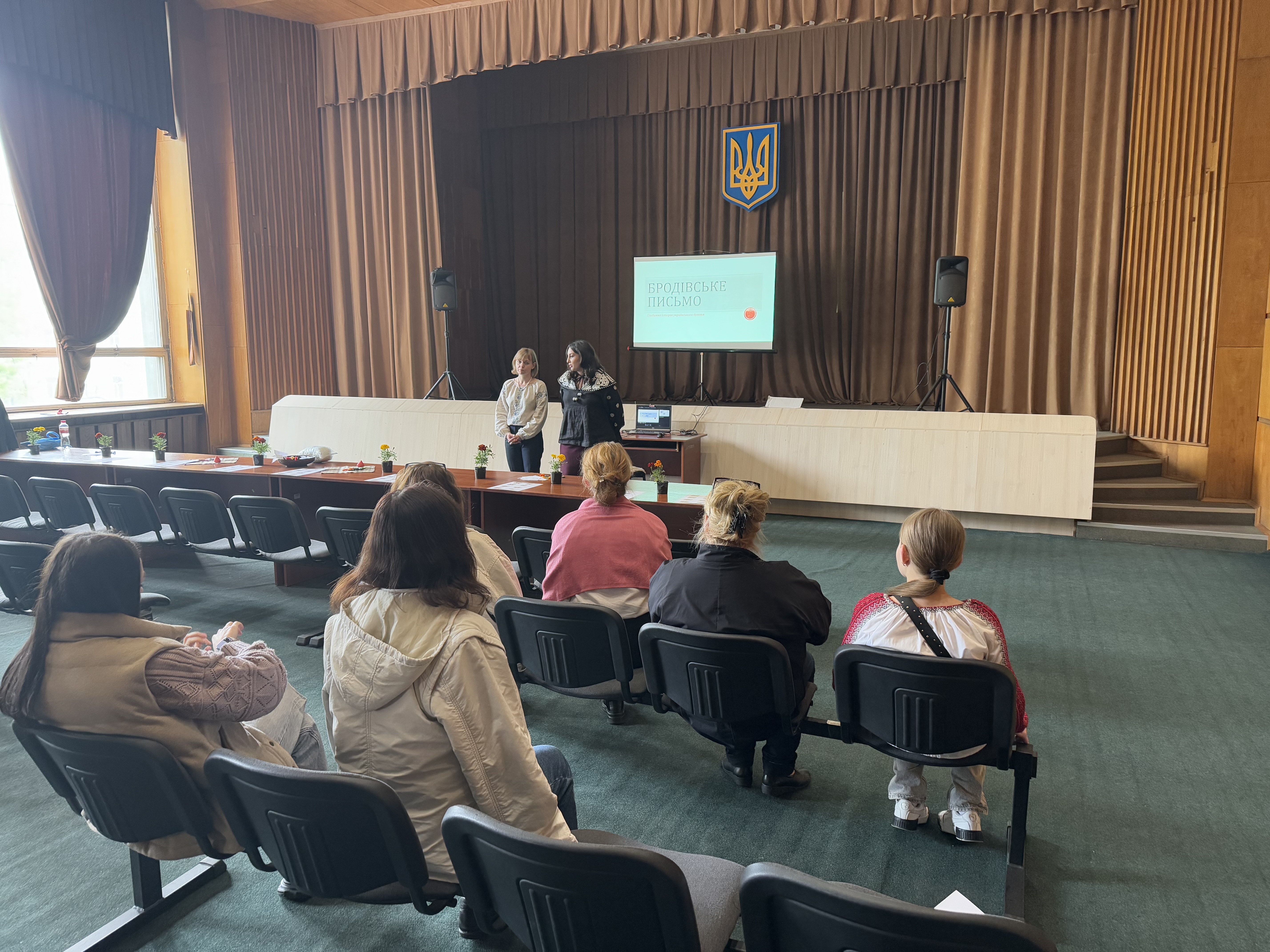 З нагоди Дня Вишиванки працівники Шостого ААС взяли участь у майстер-класі з вишивання у стилі 