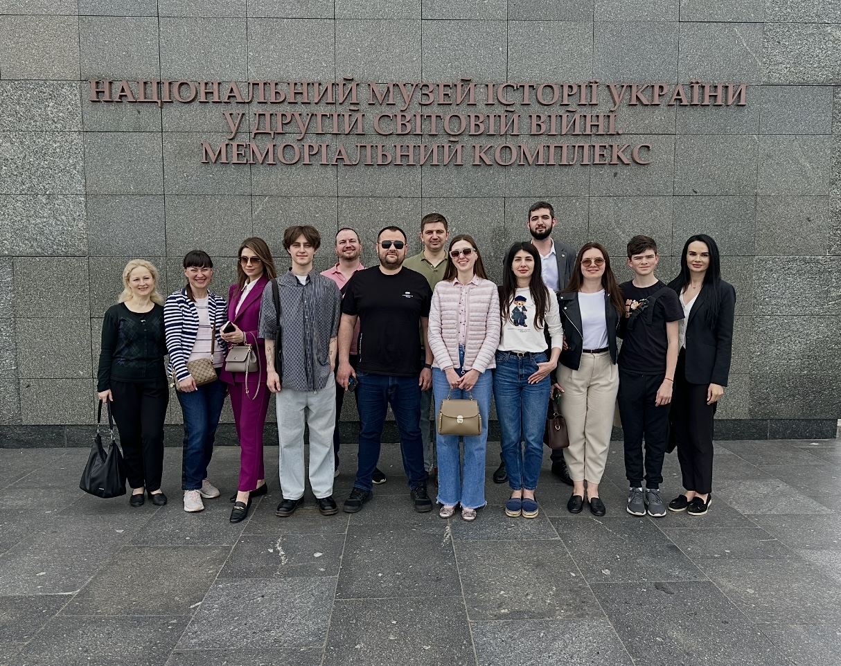 Відвідування працівниками Шостого ААС Національного музею історії України у Другій світовій війні 